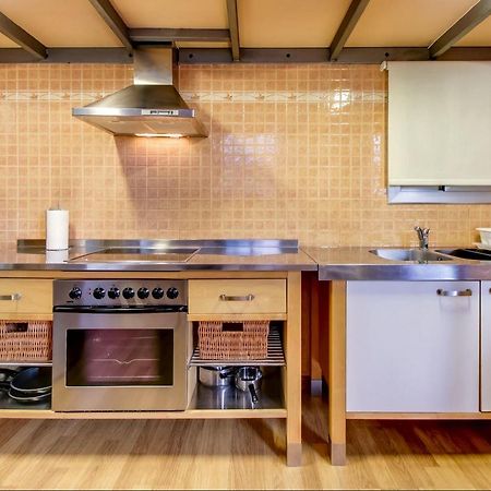 Camp Nou Apartment لوسبيتاليت دي يوبريغات المظهر الخارجي الصورة